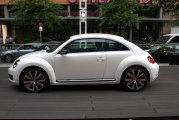 Volkswagen_New_Beetle_2012-026