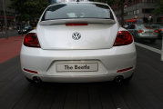 Volkswagen_New_Beetle_2012-030