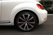 Volkswagen_New_Beetle_2012-031