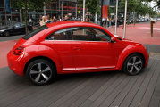 Volkswagen_New_Beetle_2012-034