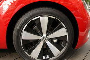 Volkswagen_New_Beetle_2012-037