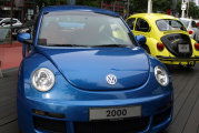 Volkswagen_New_Beetle_2012-046