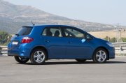 toyota-auris-2011--1