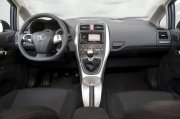 toyota-auris-2011-5