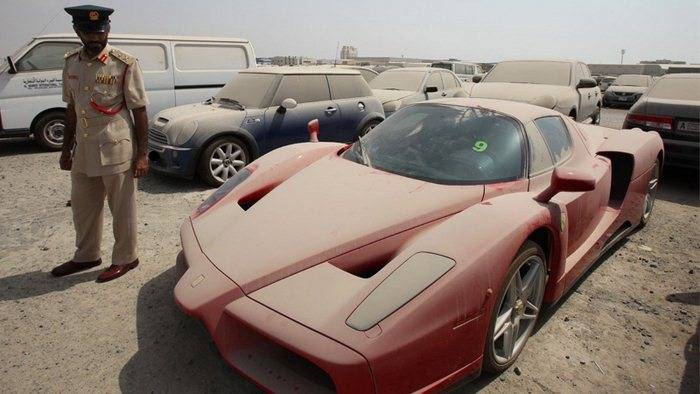 Ferrari_Enzo_Dubai_abandoned_03%20(Copiar).jpg