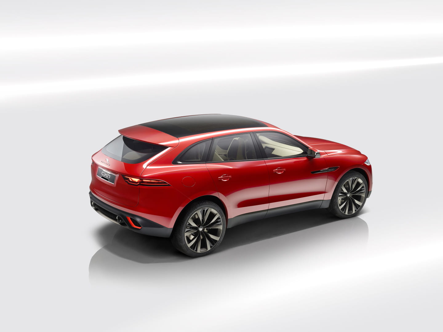 Jaguar-F-Pace_Jag_C-X17_Red_Image_140114_04 Jaguar-F-Pace_Jag_C-X17_Red_Image_140114_04