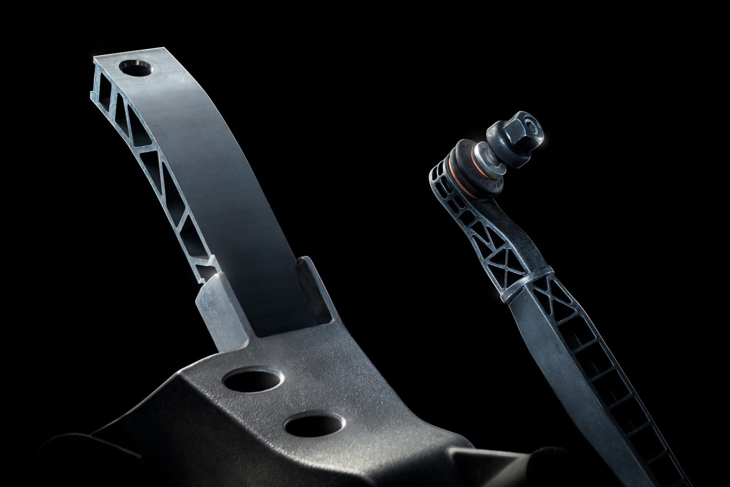 DM_2016-Chevrolet-CamaroSix-FrontSuspension.jpg