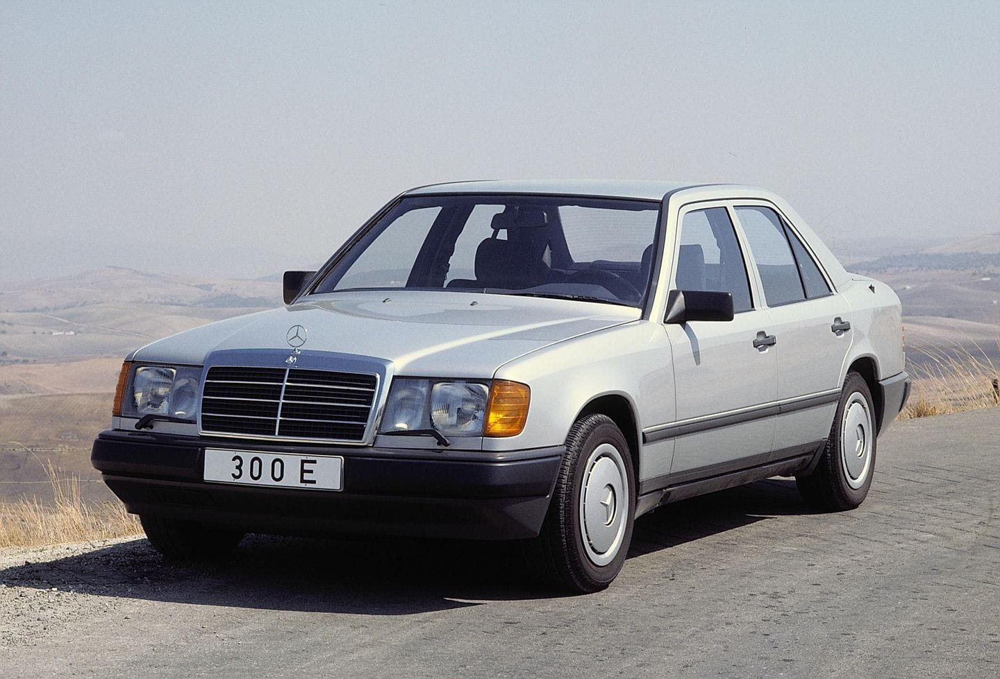 Mercedes_W124-01.jpg