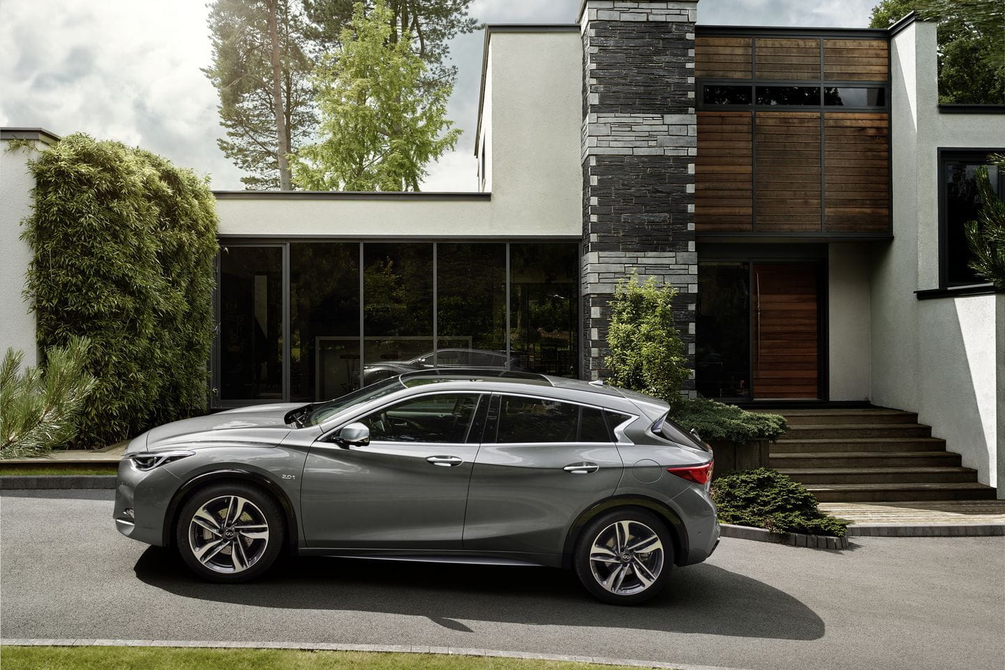 infiniti-q30-2016-10.jpg