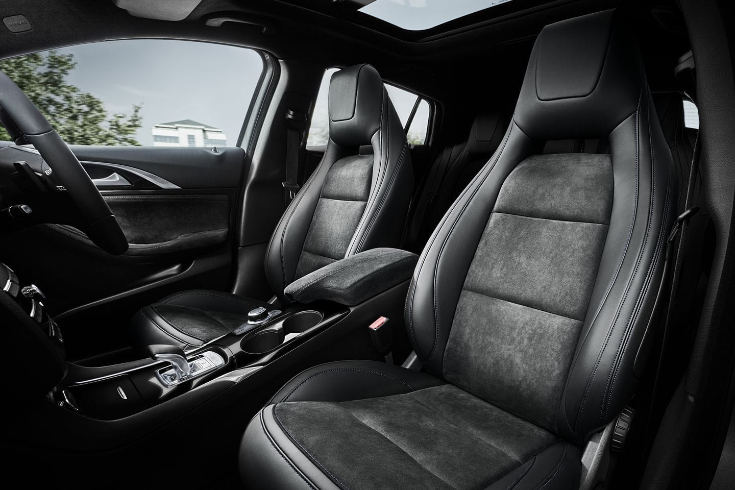 infiniti-q30-2016-19.jpg