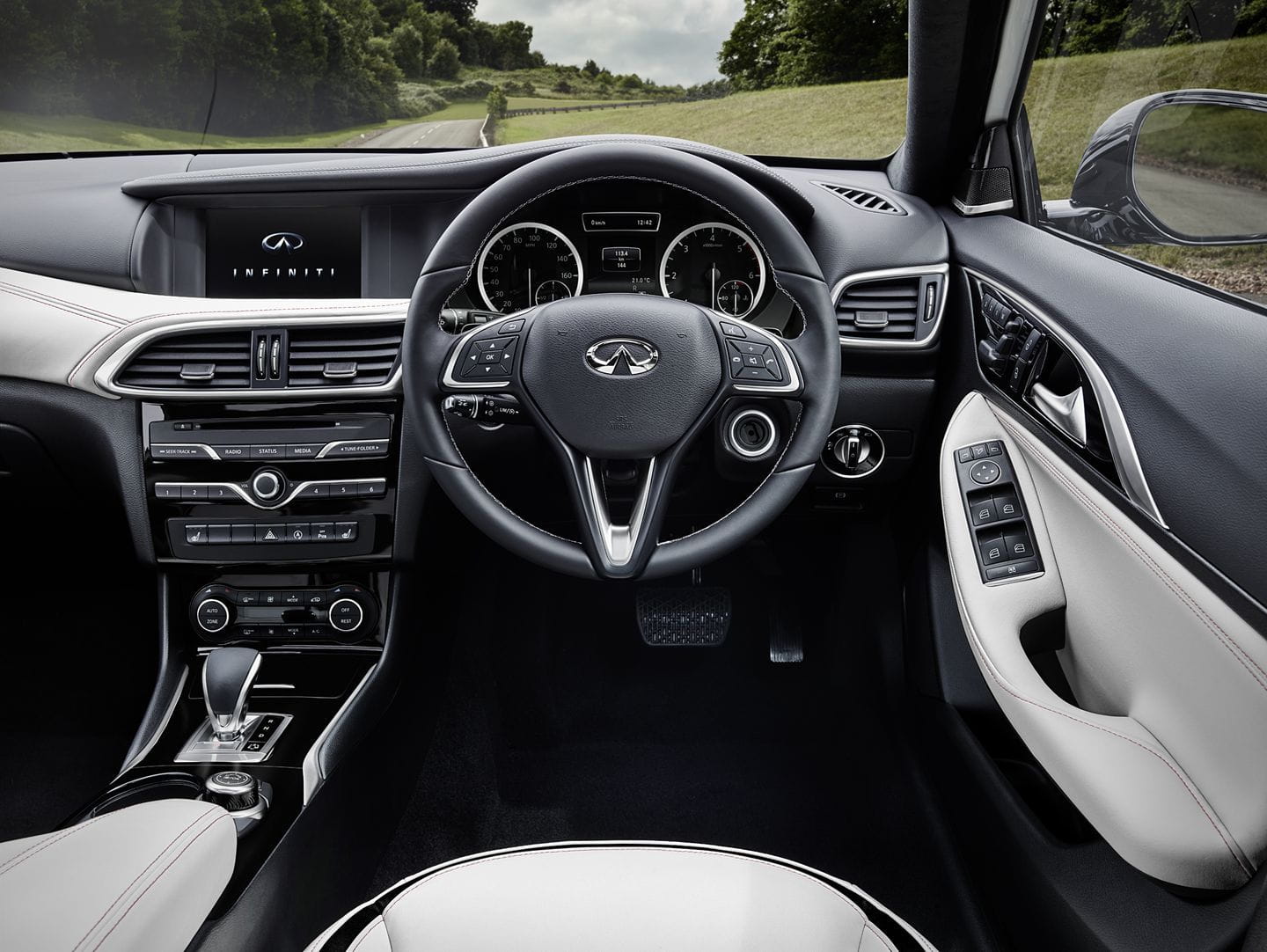 infiniti-q30-2016-20.jpg
