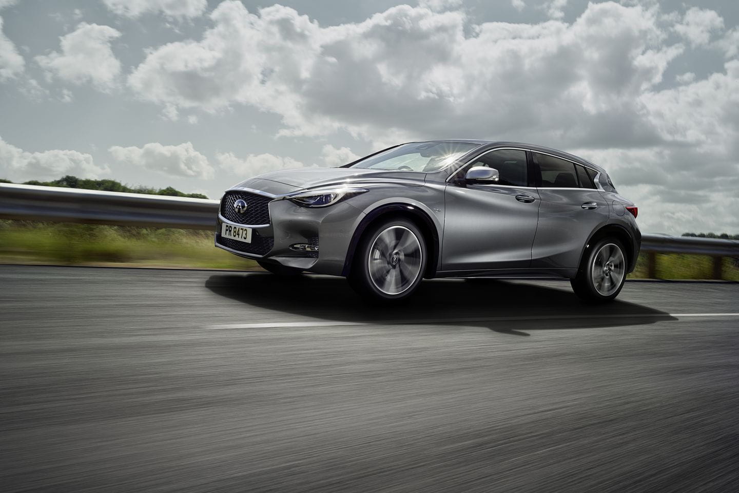 infiniti-q30-2016-5.jpg