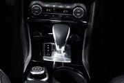 infiniti-q30-interior-caja-180x120.jpg