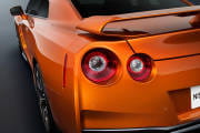 nissan-gt-r-2017-14-180x120.jpg