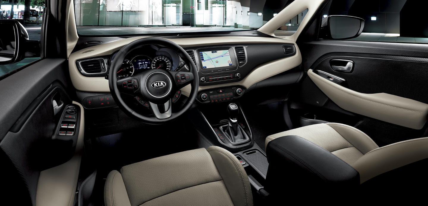 kia_carens_my17_dashboard_-_side_view_beige_interior.jpg