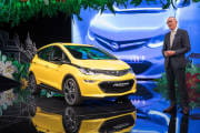 opel-ampera-e-tesla-model-3-02-180x120.jpg