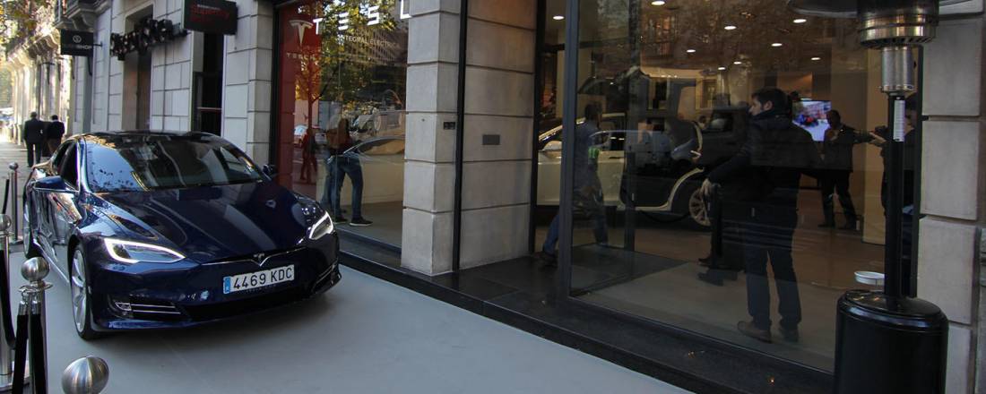 tesla auto suv preis