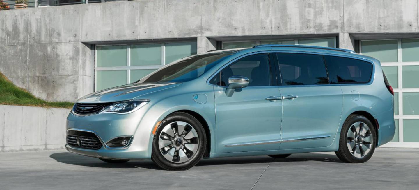 chrysler-pacifica-google-dm-2_1440x655c.jpg