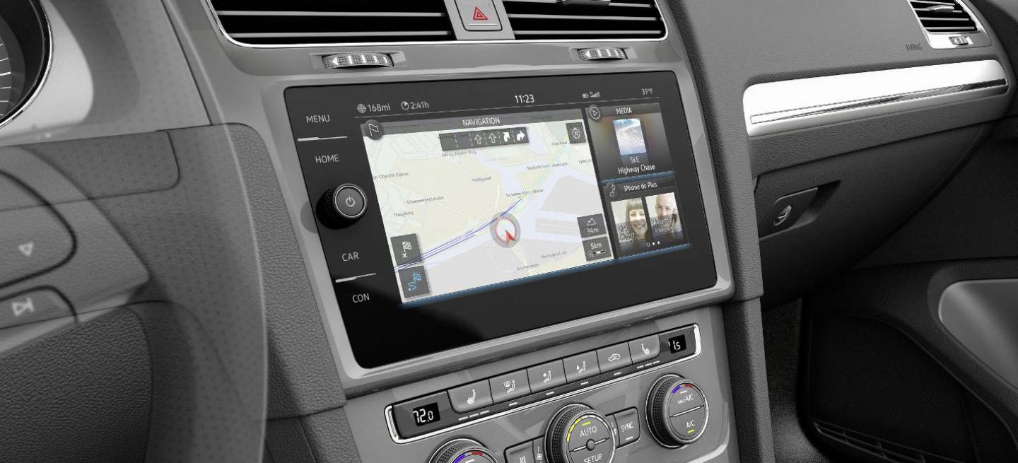 interior-volkswagen-golf-e-touch-dm-1_1440x655c.jpg