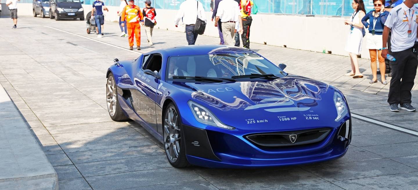 rimac-concept-one-230315-002_1440x655c.jpg