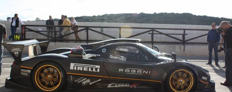 Pagani-Zonda-R-Circuito-de-Ascari_750x300c.jpg