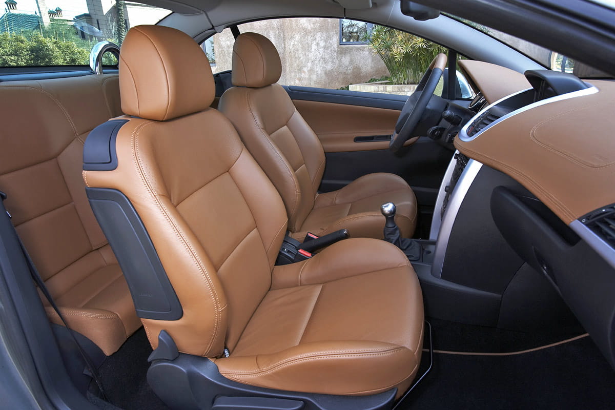 peugeot-207-cc-2008-interior-6.jpg