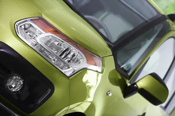 Consola central del Citroën C3 Picasso con detalles cromados