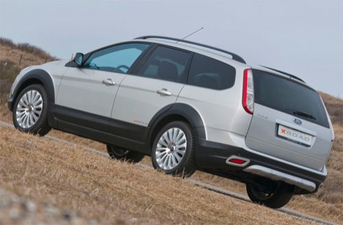 Ford-Focus-X-Road-2%20copia.jpg