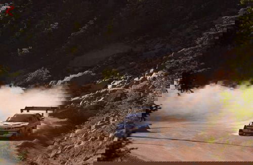 Ari Vatanen en el ascenso a Pikes Peak, maestría al volante