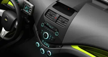 Vista parcial de la consola central del Chevrolet Spark.