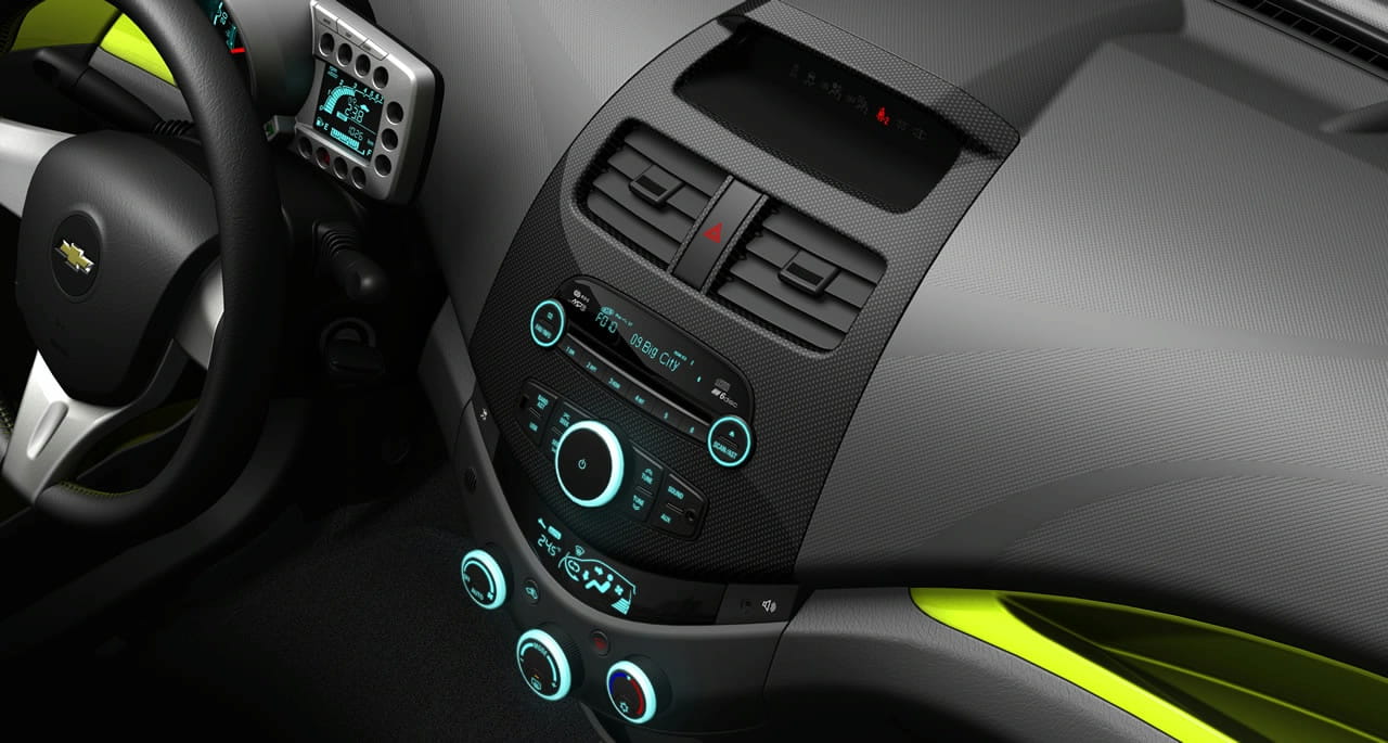 Vista parcial de la consola central del Chevrolet Spark.