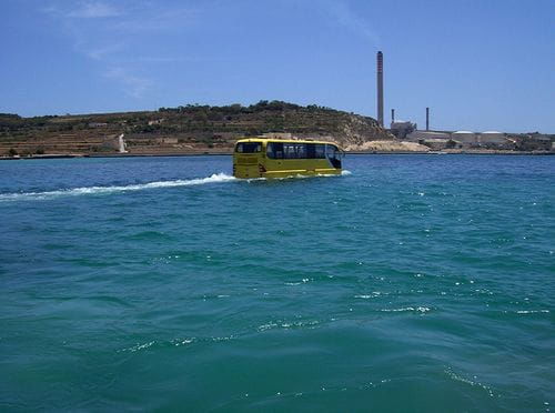 Amphicoach, el primer autobús anfibio del mundo