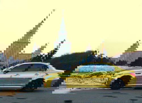 BMW M5 cubierto de oro, otro exceso 