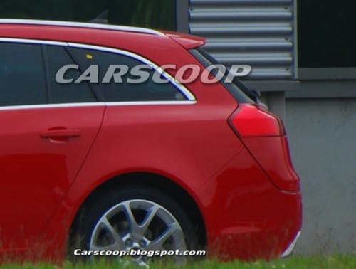 Primeras fotos, espías eso sí, del Opel Insignia Sports Tourer OPC