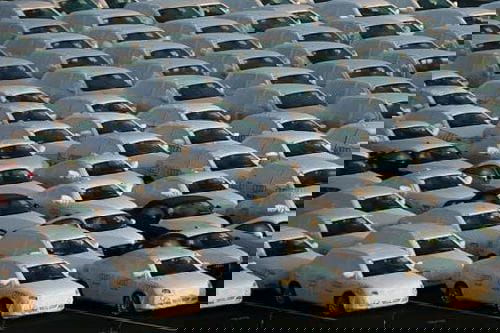Las ventas de automóviles caen un 45.2% en abril