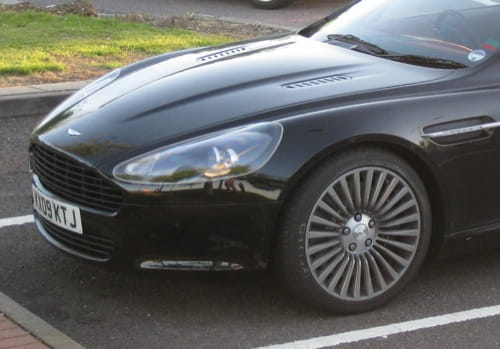 Cazado el Aston Martin Rapide totalmente 