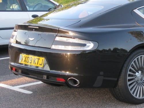 Cazado el Aston Martin Rapide totalmente 