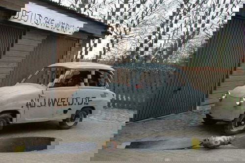 Un pequeño Goggomobil tiene ahora un motor radial de avión