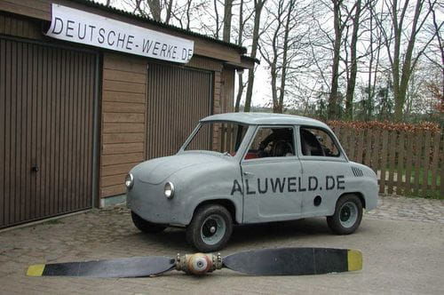 Un pequeño Goggomobil tiene ahora un motor radial de avión