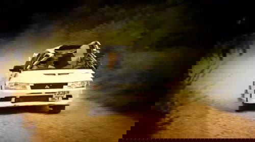 Un Mitsubishi Lancer Evolution VII se enfrenta al ejército británico en Top Gear