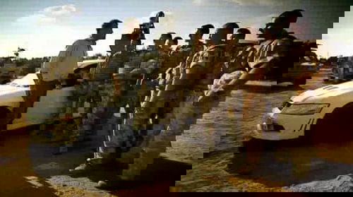 Un Mitsubishi Lancer Evolution VII se enfrenta al ejército británico en Top Gear