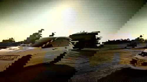 Un Mitsubishi Lancer Evolution VII se enfrenta al ejército británico en Top Gear