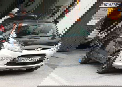 Ford Fiesta Sedán, espiado sin camuflaje