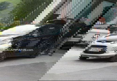 Ford Fiesta Sedán, espiado sin camuflaje