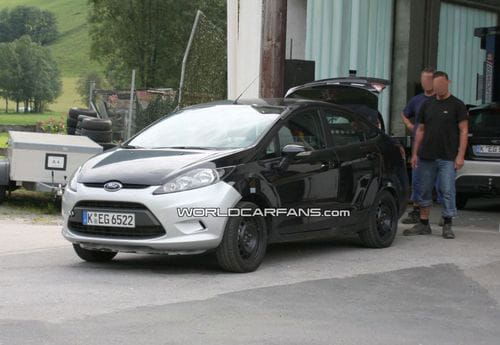 Ford Fiesta Sedán, espiado sin camuflaje