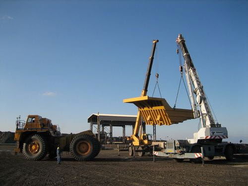 ¿Cómo se construye un dumper gigante Belaz?