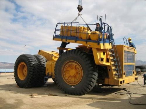 ¿Cómo se construye un dumper gigante Belaz?