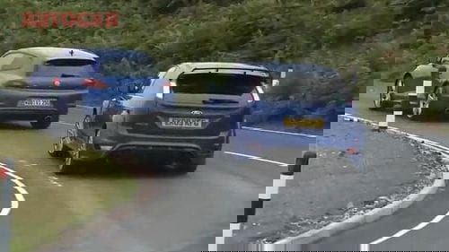Volkswagen Scirocco R contra Ford Focus RS, duelo azul en vídeo
