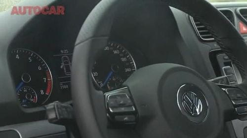 Volkswagen Scirocco R contra Ford Focus RS, duelo azul en vídeo