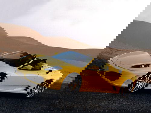 En tres años destroza diez coches exóticos